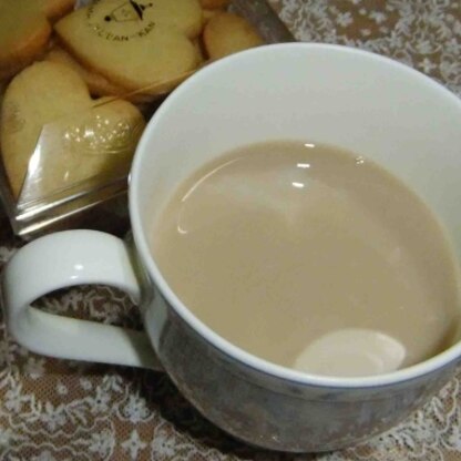 こんばんは！温かいお茶が美味しい季節に、なりそうですね♪今日は涼しくて、ミルクティが美味しいです♪やさしい味、、ごちそうさま！！